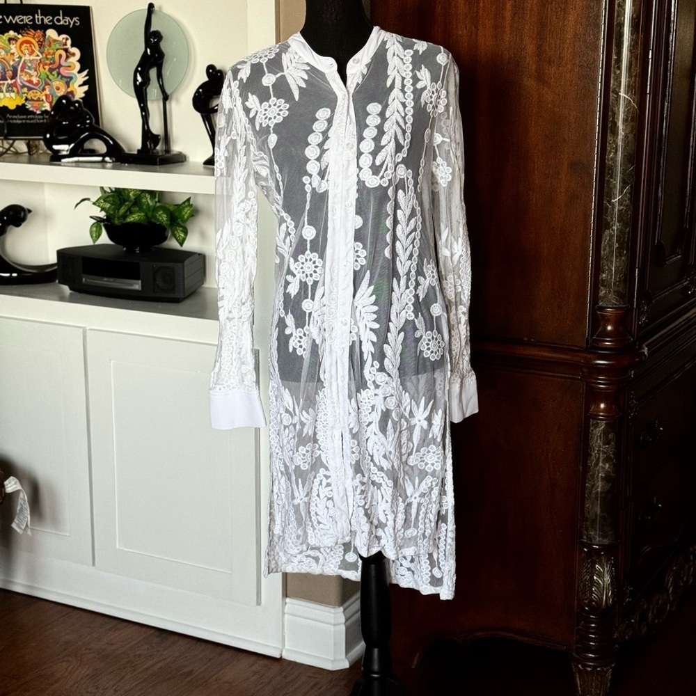 Lysse White Embroidery‎ Button Duster